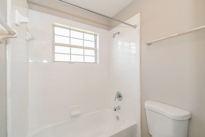 1,885/Mo, 11194 Wandering Oaks Dr Jacksonville, FL 32257 Bathroom View