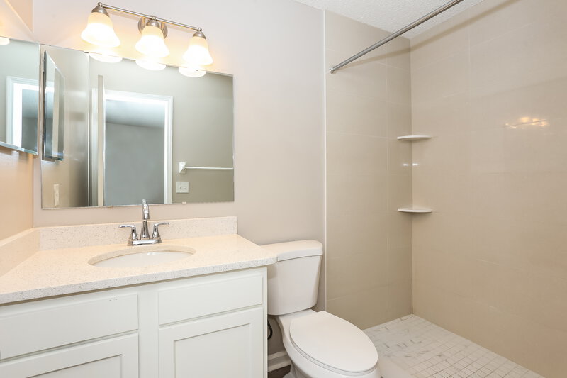 2,065/Mo, 1317 Cove Landing Dr Jacksonville, FL 32233 Main Bathroom View