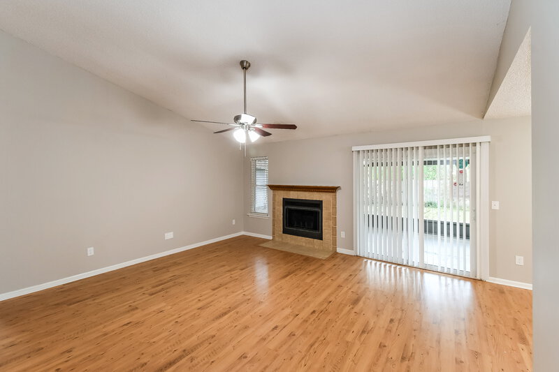 2,020/Mo, 8136 Honeysuckle Ln Jacksonville, FL 32244 Living Room View 2