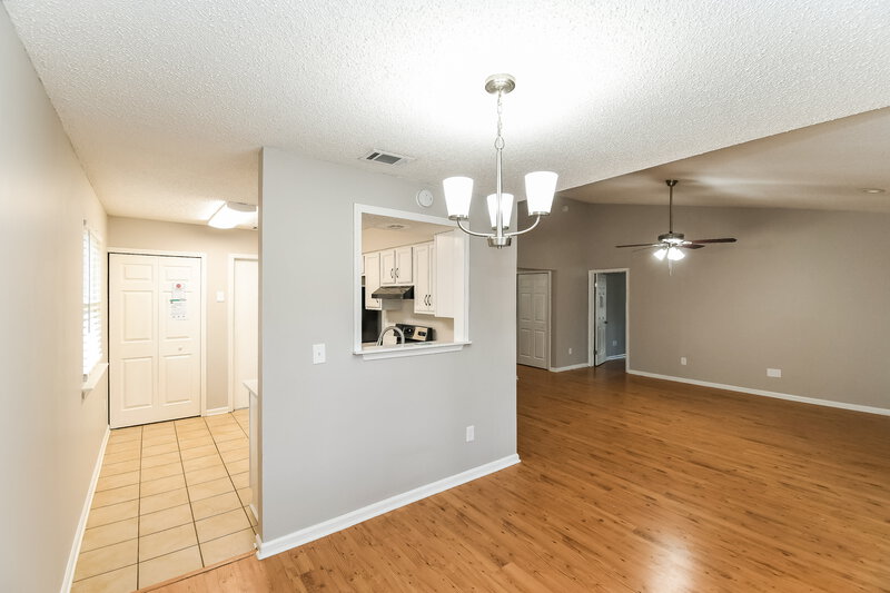 2,020/Mo, 8136 Honeysuckle Ln Jacksonville, FL 32244 Dining Room View 2