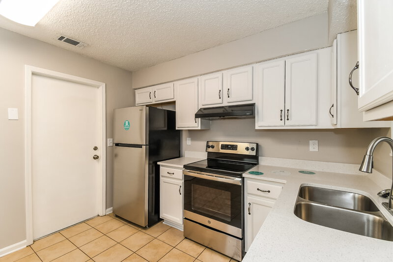 2,020/Mo, 8136 Honeysuckle Ln Jacksonville, FL 32244 Kitchen View