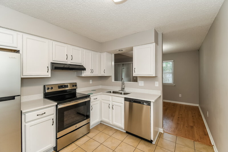2,020/Mo, 8136 Honeysuckle Ln Jacksonville, FL 32244 Kitchen View 2