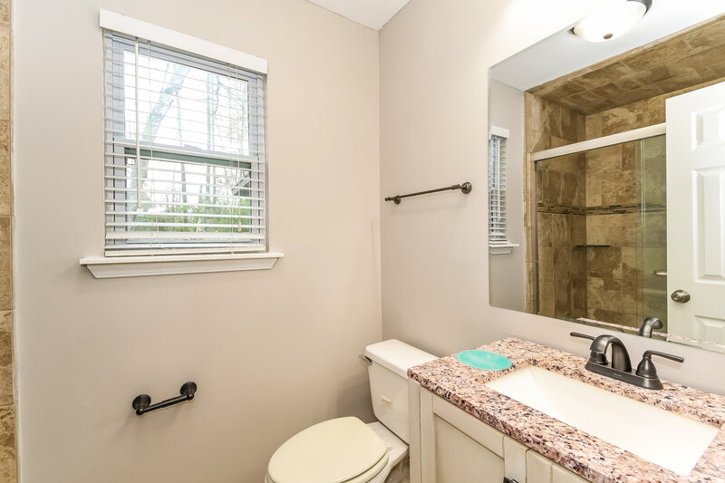2,020/Mo, 8136 Honeysuckle Ln Jacksonville, FL 32244 Main Bathroom View