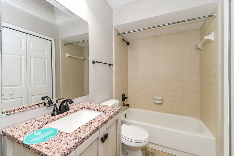2,020/Mo, 8136 Honeysuckle Ln Jacksonville, FL 32244 Bathroom View