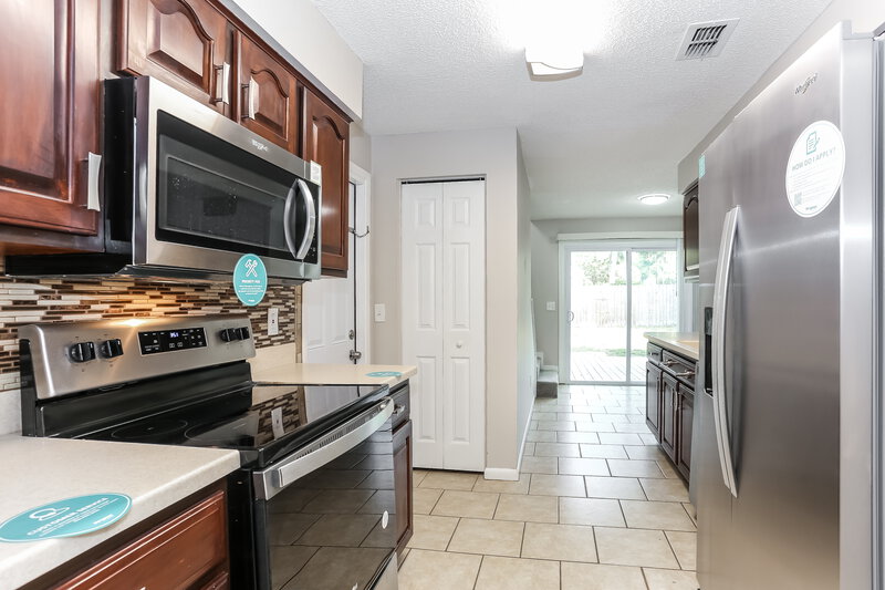2,130/Mo, 4829 Tocobaga Ln Jacksonville, FL 32225 Kitchen View 2