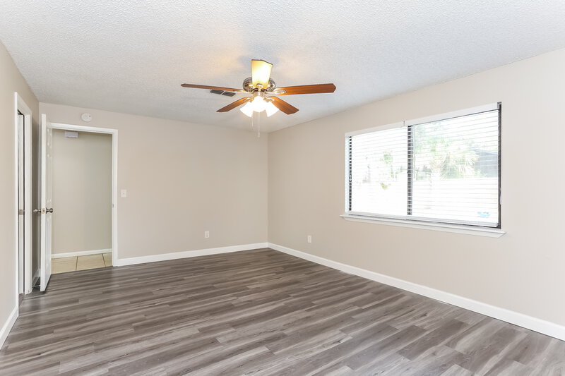 2,130/Mo, 4829 Tocobaga Ln Jacksonville, FL 32225 Main Bedroom View 2