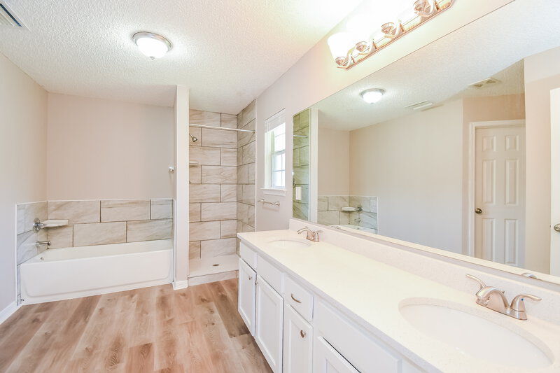 2,175/Mo, 2700 Taylor Hill Dr Jacksonville, FL 32221 Main Bathroom View