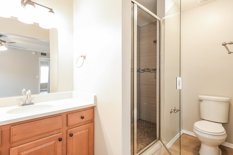 2,550/Mo, 811 Elmwood St Orange Park, FL 32065 Main Bathroom View