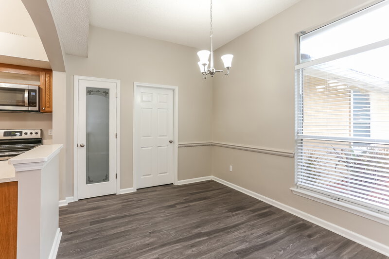 1,910/Mo, 310 Lake Bluff Ct Orange Park, FL 32073 Dining Room View 2