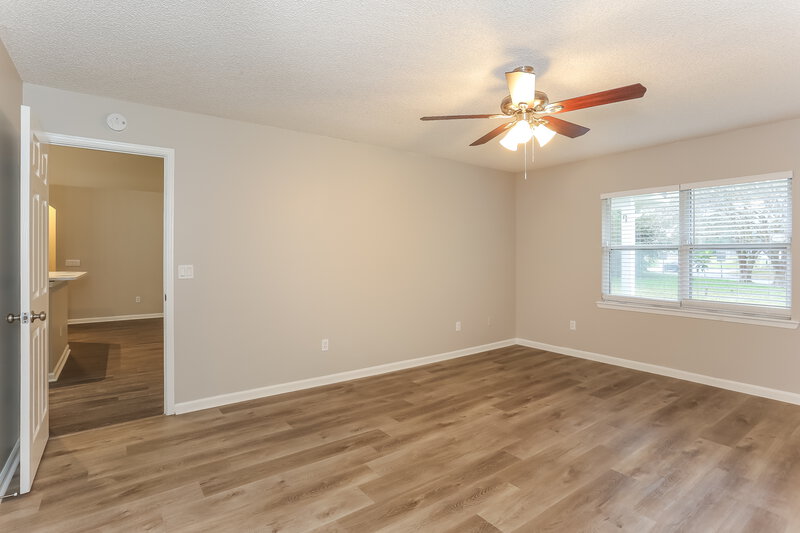 1,910/Mo, 310 Lake Bluff Ct Orange Park, FL 32073 Main Bedroom View