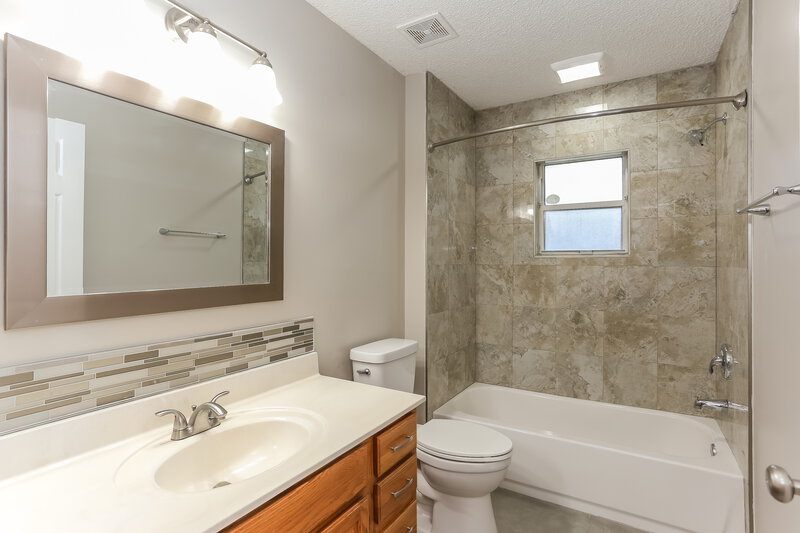 1,910/Mo, 310 Lake Bluff Ct Orange Park, FL 32073 Bathroom View