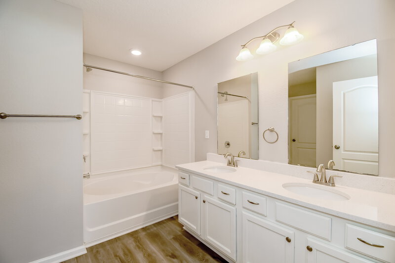 2,235/Mo, 1949 Rock Springs Way Middleburg, FL 32068 Main Bathroom View