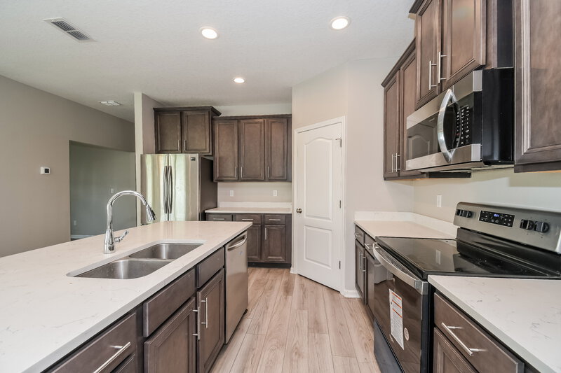 2,530/Mo, 8244 Cape Fox Dr Jacksonville, FL 32222 Kitchen View 2