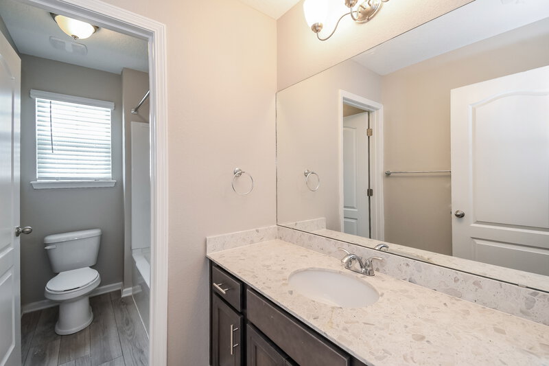 2,530/Mo, 8244 Cape Fox Dr Jacksonville, FL 32222 Bathroom View
