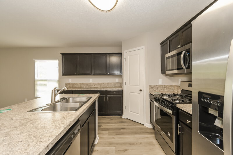 2,620/Mo, 3059 Firethorn Ave Orange Park, FL 32073 Kitchen View 2