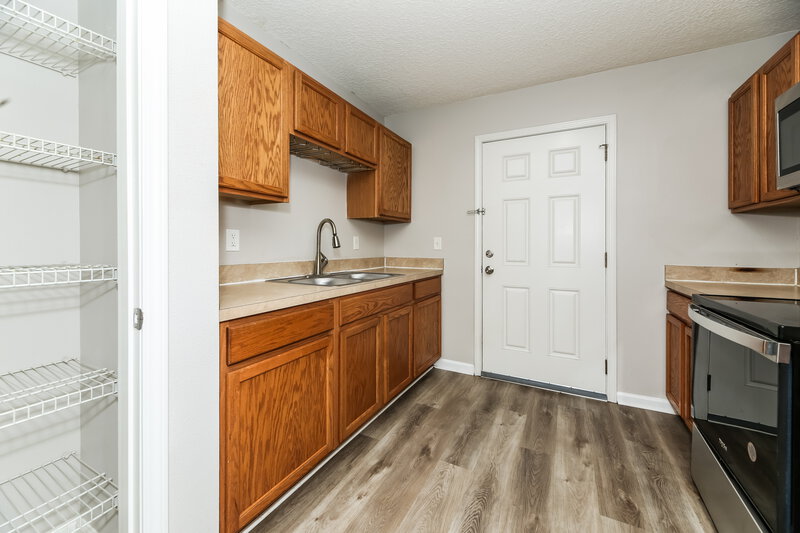 1,760/Mo, 2140 Thomas Ct Jacksonville, FL 32207 Kitchen View