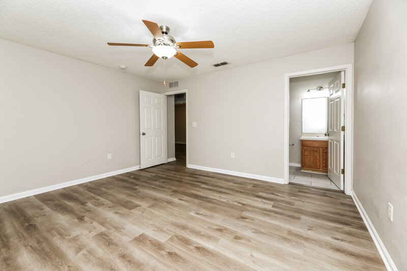 1,760/Mo, 2140 Thomas Ct Jacksonville, FL 32207 Main Bedroom View