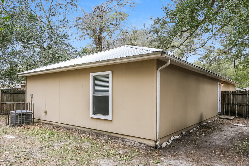 1,760/Mo, 2140 Thomas Ct Jacksonville, FL 32207 Rear View