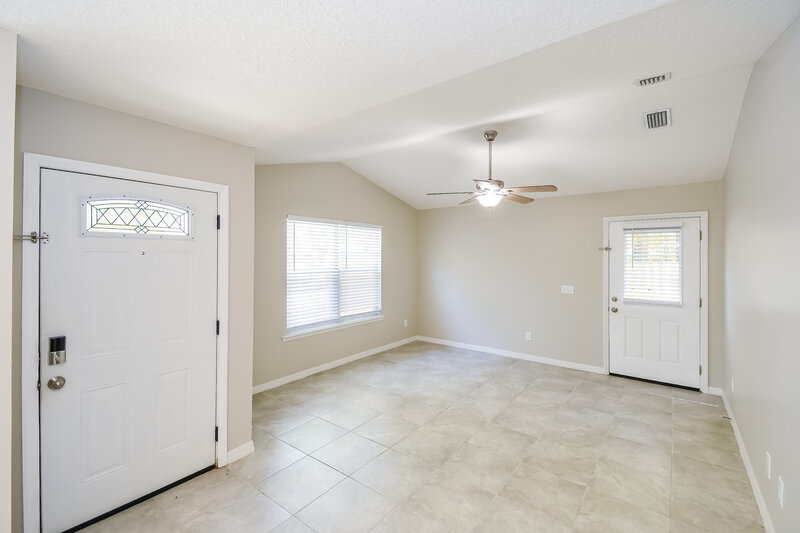 2,170/Mo, 1040 W 7th St Saint Augustine, FL 32084 Living Room View