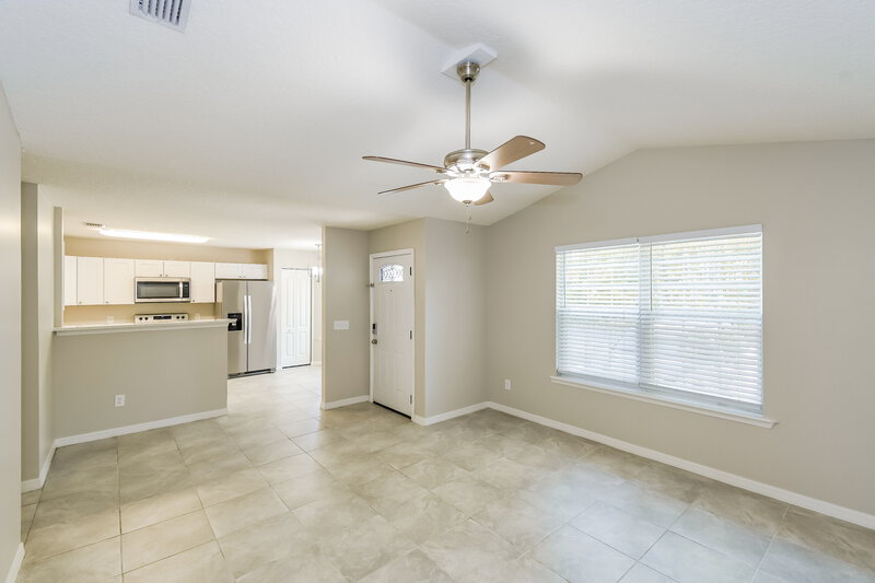 2,170/Mo, 1040 W 7th St Saint Augustine, FL 32084 Living Room View 2