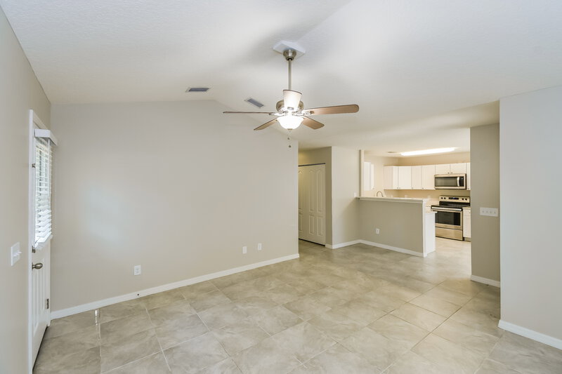 2,170/Mo, 1040 W 7th St Saint Augustine, FL 32084 Living Room View 3