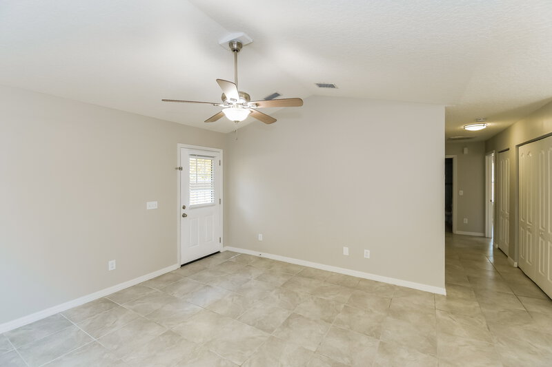 2,170/Mo, 1040 W 7th St Saint Augustine, FL 32084 Living Room View 4