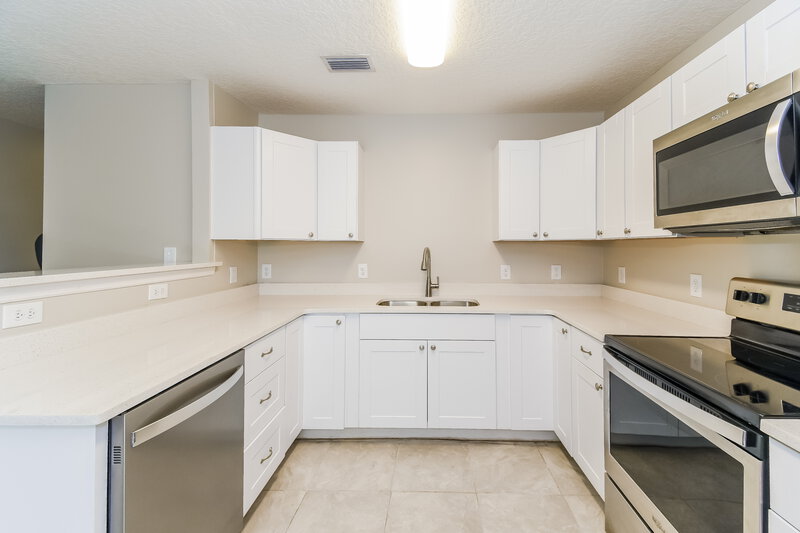 2,170/Mo, 1040 W 7th St Saint Augustine, FL 32084 Kitchen View