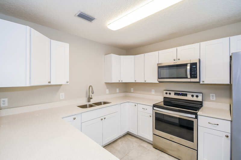 2,170/Mo, 1040 W 7th St Saint Augustine, FL 32084 Kitchen View 2
