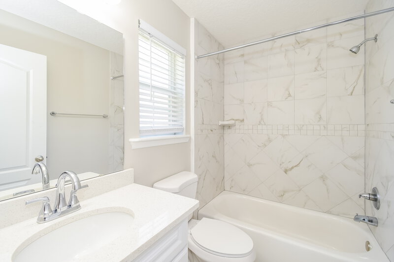 2,170/Mo, 1040 W 7th St Saint Augustine, FL 32084 Main Bathroom View