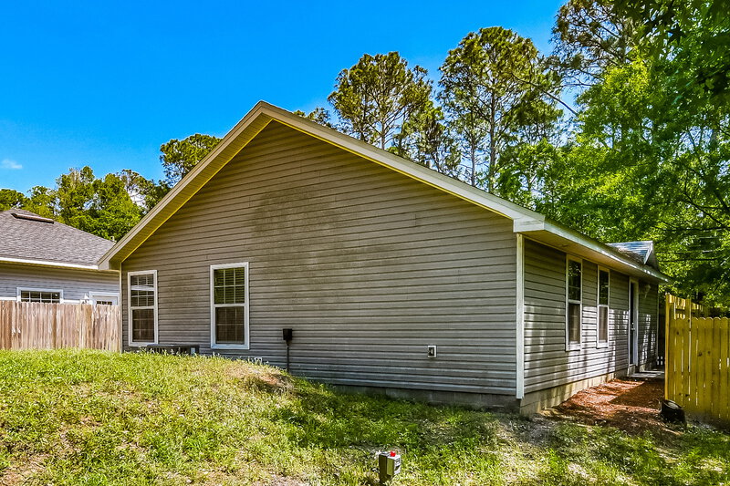 2,170/Mo, 1040 W 7th St Saint Augustine, FL 32084 Rear View