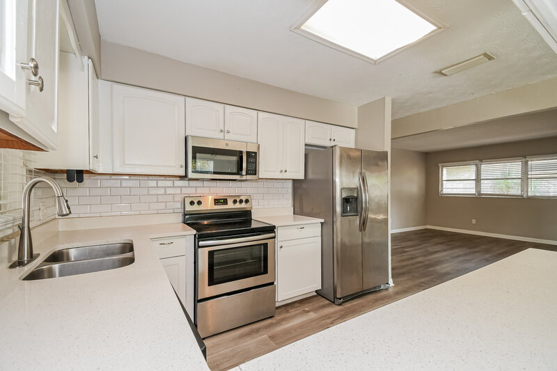 1,690/Mo, 5942 Jaguar Dr W Jacksonville, FL 32244 Kitchen View
