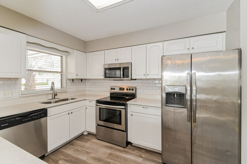1,690/Mo, 5942 Jaguar Dr W Jacksonville, FL 32244 Kitchen View 2