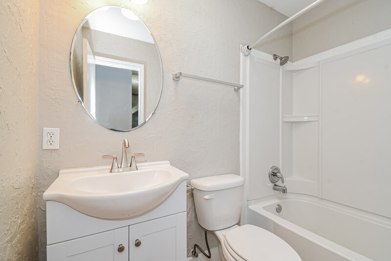 1,690/Mo, 5942 Jaguar Dr W Jacksonville, FL 32244 Bathroom View