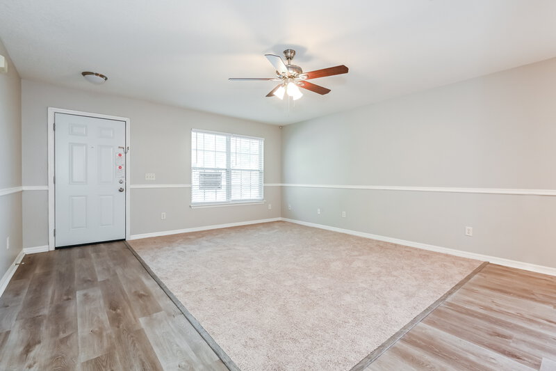 1,685/Mo, 45 N Whitney St Saint Augustine, FL 32084 Living Room View 4