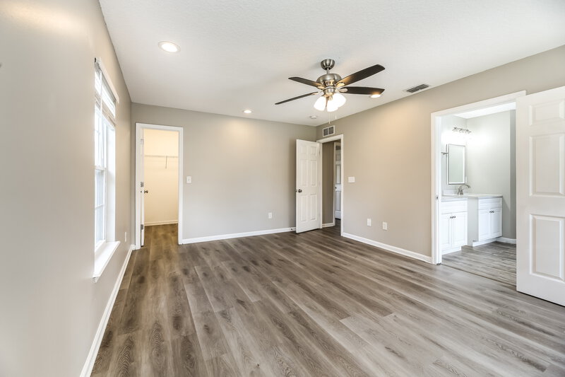 2,160/Mo, 7053 Civic Club Dr Jacksonville, FL 32219 Main Bedroom View 2