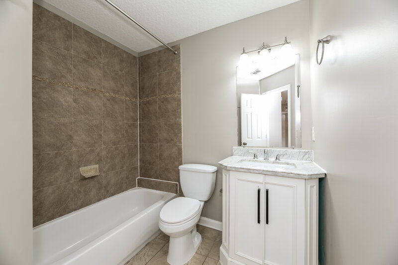 2,160/Mo, 7053 Civic Club Dr Jacksonville, FL 32219 Bathroom View