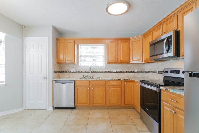 1,915/Mo, 1334 Truman Dr Saint Augustine, FL 32084 Kitchen View 2