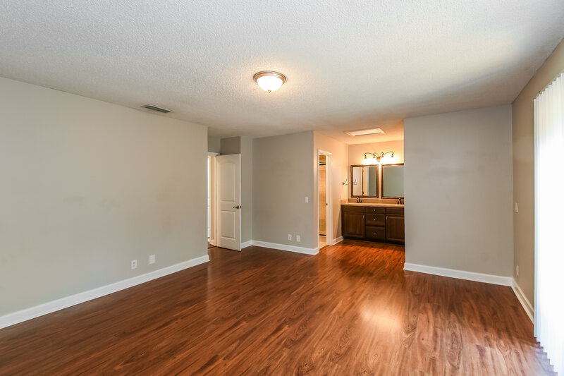 2,330/Mo, 11413 Scott Mill Rd Jacksonville, FL 32223 Main Bedroom View