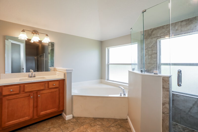 2,515/Mo, 880 Thoroughbred Dr Orange Park, FL 32065 Main Bedroom View 3