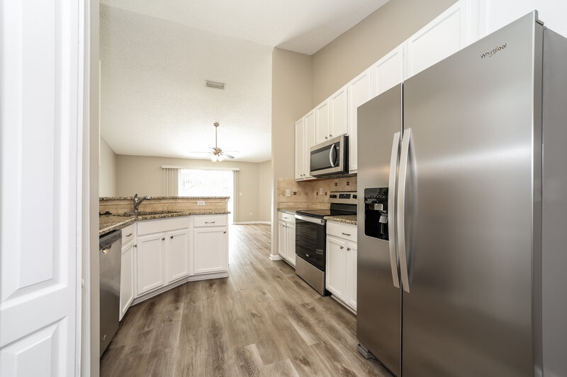 1,825/Mo, 45 Perry Creek Dr Jacksonville, FL 32220 Kitchen View