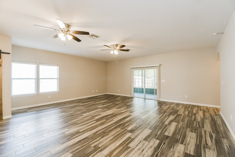 2,100/Mo, 1515 Julia St Green Cove Springs, FL 32043 Living Room View 2