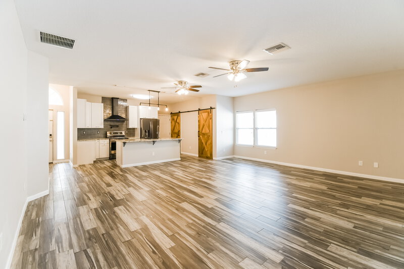 2,100/Mo, 1515 Julia St Green Cove Springs, FL 32043 Living Room View 3