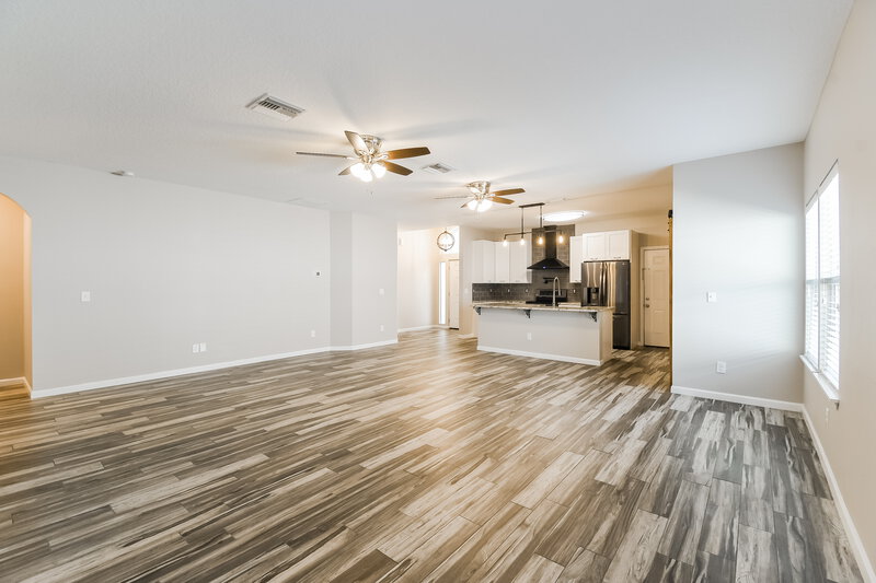 2,100/Mo, 1515 Julia St Green Cove Springs, FL 32043 Living Room View 4