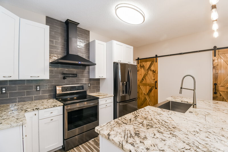 2,100/Mo, 1515 Julia St Green Cove Springs, FL 32043 Kitchen View