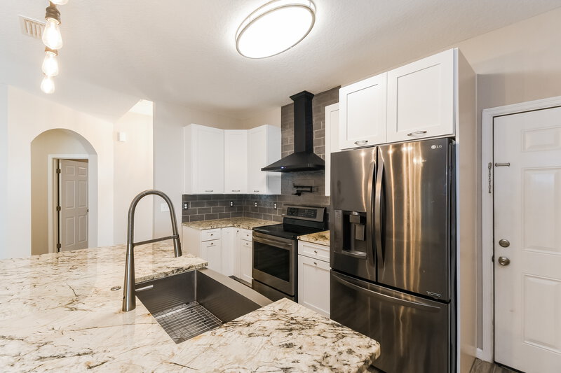 2,100/Mo, 1515 Julia St Green Cove Springs, FL 32043 Kitchen View 2