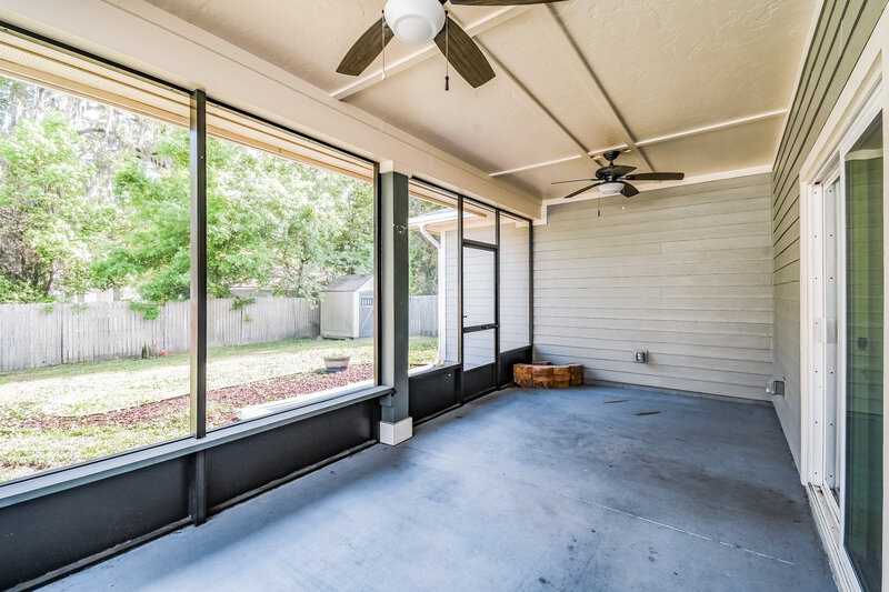 2,100/Mo, 1515 Julia St Green Cove Springs, FL 32043 Sun Room View