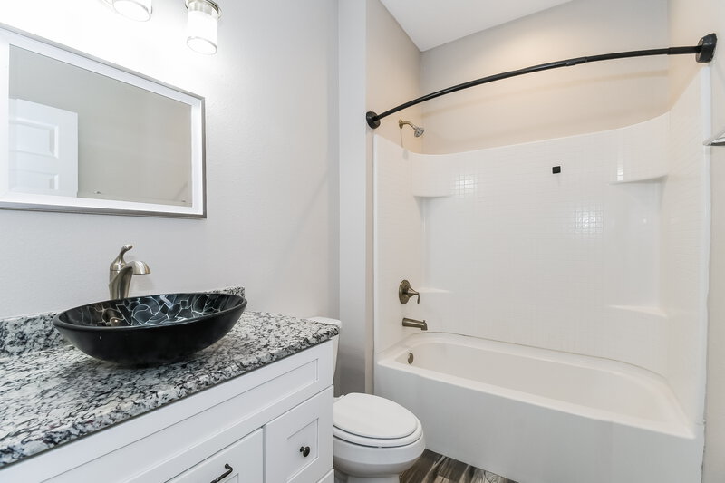 2,100/Mo, 1515 Julia St Green Cove Springs, FL 32043 Bathroom View