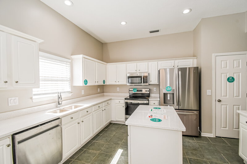 2,870/Mo, 4414 Summer Walk Ct Jacksonville, FL 32258 Kitchen View 2
