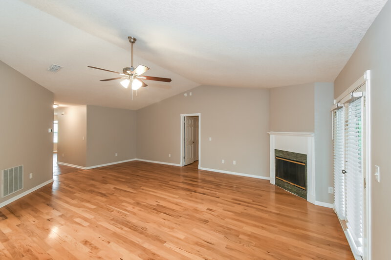 2,865/Mo, 4737 Kernan Mill Ln E Jacksonville, FL 32224 Living Room View