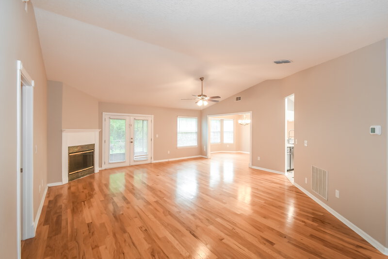 2,865/Mo, 4737 Kernan Mill Ln E Jacksonville, FL 32224 Living Room View 2